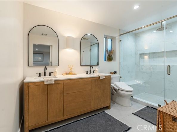 7247 Genesta Ave, Los Angeles CA 91406