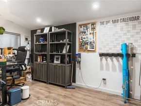 7247 Genesta Ave, Los Angeles CA 91406