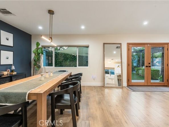 7247 Genesta Ave, Los Angeles CA 91406