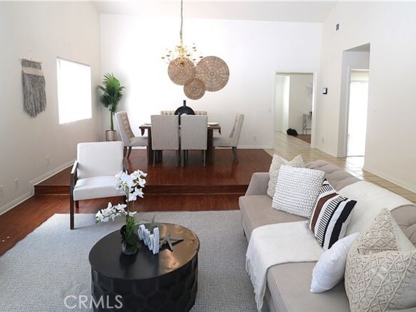 20254 Stagg Street, Winnetka (los Angeles) CA 91306