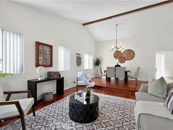 20254 Stagg Street, Winnetka (los Angeles) CA 91306