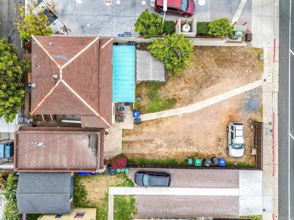 3018 Nimitz Boulevard, San Diego CA 92106