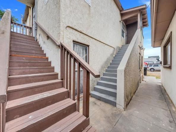 3018 Nimitz Boulevard, San Diego CA 92106