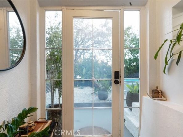 2207 Apex Avenue, Los Angeles CA 90039