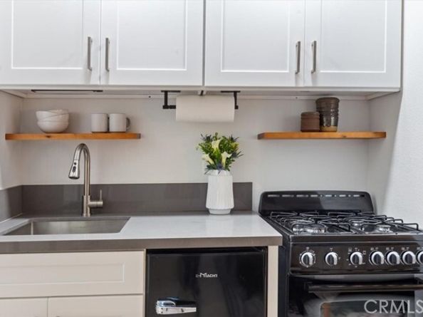 2207 Apex Avenue, Los Angeles CA 90039