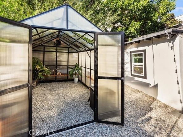 2207 Apex Avenue, Los Angeles CA 90039