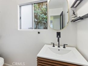 2207 Apex Avenue, Los Angeles CA 90039