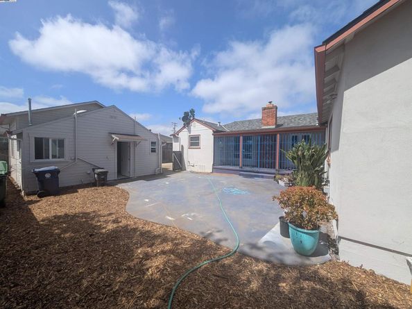 20054 Santa Maria Ave, Castro Valley CA 94546