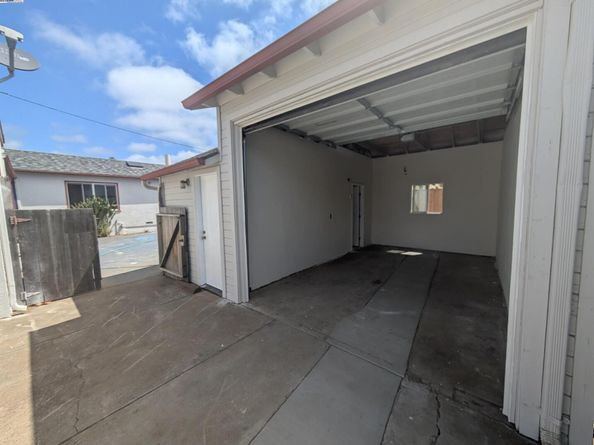 20054 Santa Maria Ave, Castro Valley CA 94546