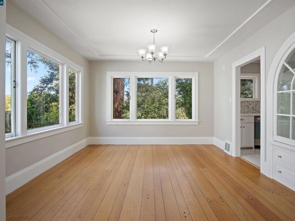 3747 Park Boulevard Way, Oakland CA 94610