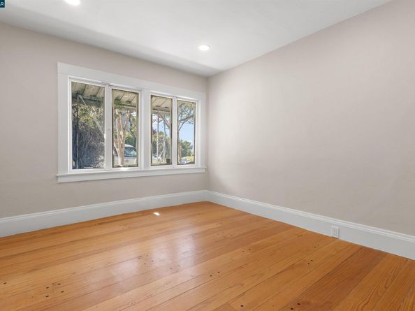 3747 Park Boulevard Way, Oakland CA 94610