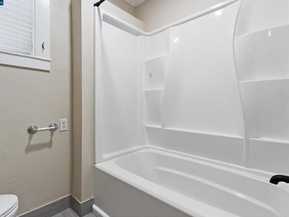 3747 Park Boulevard Way, Oakland CA 94610