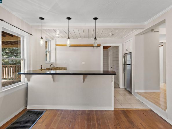 3747 Park Boulevard Way, Oakland CA 94610