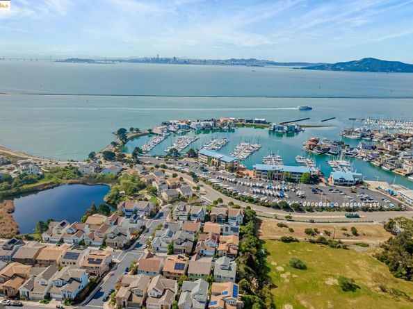 104 Seacliff Court, Richmond CA 94801