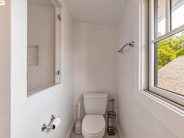 6108 Hillegass Ave, Oakland CA 94618