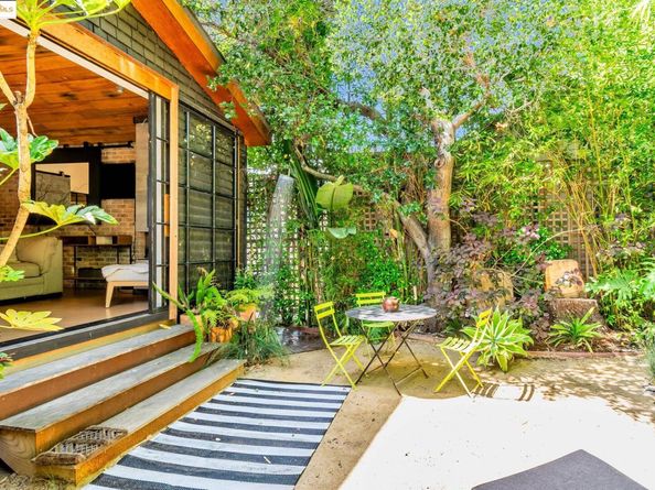 6108 Hillegass Ave, Oakland CA 94618