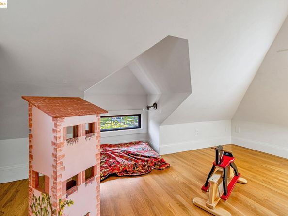 6108 Hillegass Ave, Oakland CA 94618