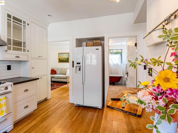 6108 Hillegass Ave, Oakland CA 94618