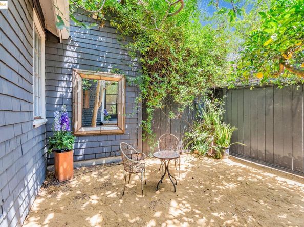 6108 Hillegass Ave, Oakland CA 94618