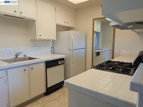 19100 Crest Ave 24, Castro Valley CA 94546