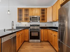 2300 Broadway 4, Oakland CA 94612