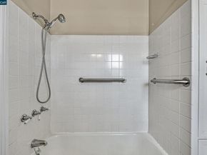 610 Quinan St, Pinole CA 94564