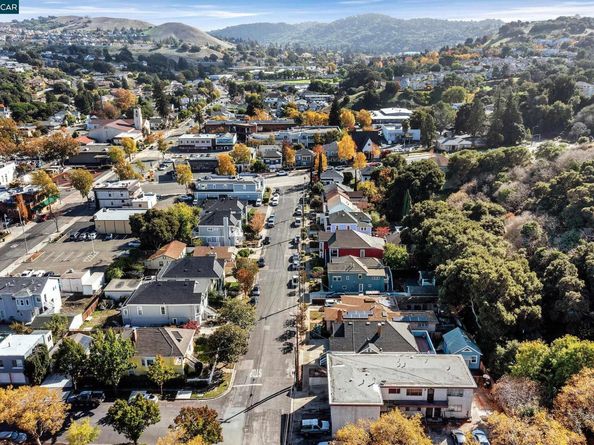 610 Quinan St, Pinole CA 94564