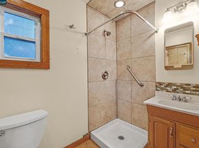 610 Quinan St, Pinole CA 94564