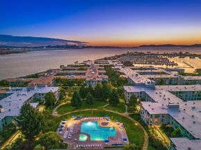 7 Commodore DR 355, Emeryville CA 94608