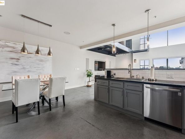 850 W Grand Ave 17, Oakland CA 94607