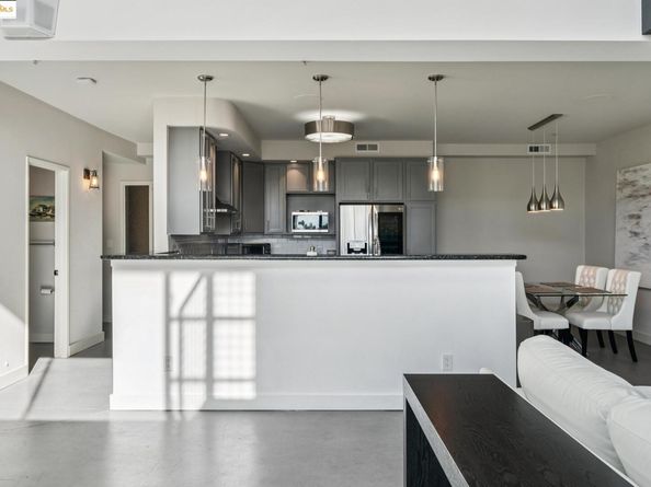 850 W Grand Ave 17, Oakland CA 94607