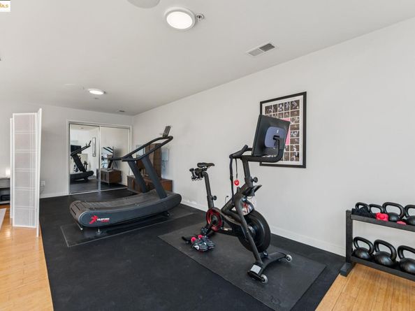 850 W Grand Ave 17, Oakland CA 94607