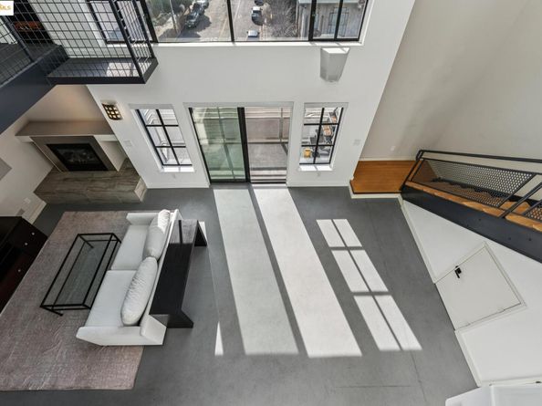 850 W Grand Ave 17, Oakland CA 94607