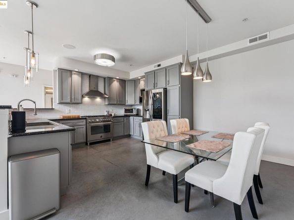 850 W Grand Ave 17, Oakland CA 94607