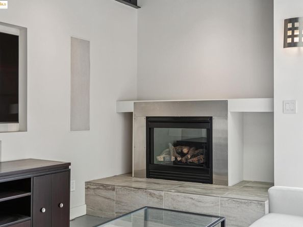 850 W Grand Ave 17, Oakland CA 94607