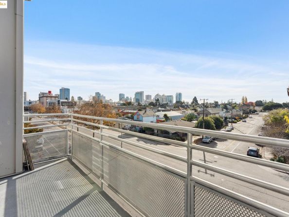 850 W Grand Ave 17, Oakland CA 94607