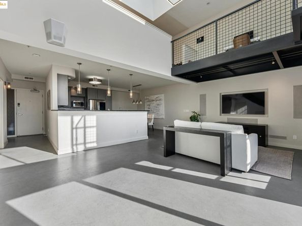 850 W Grand Ave 17, Oakland CA 94607