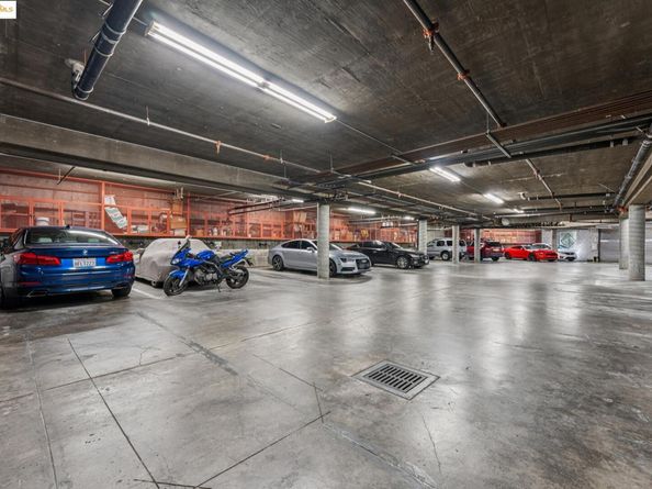 850 W Grand Ave 17, Oakland CA 94607