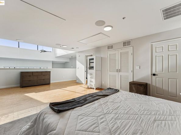 850 W Grand Ave 17, Oakland CA 94607