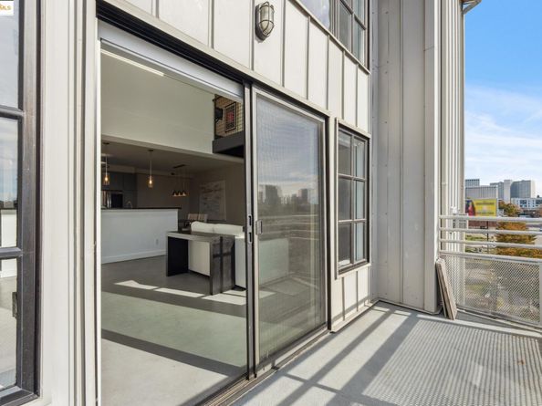 850 W Grand Ave 17, Oakland CA 94607