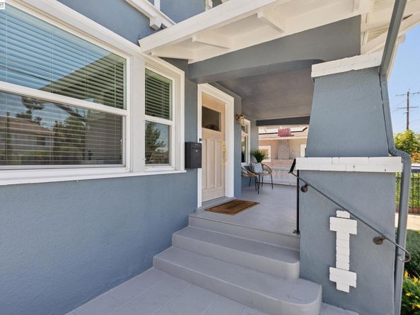 2724 Seminary Ave, Oakland CA 94605