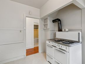 832 Walker, Oakland CA 94610