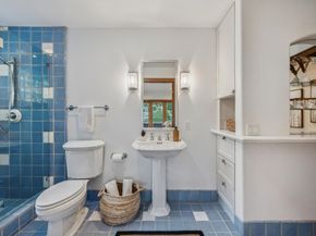 854 Leo Way, Oakland CA 94611