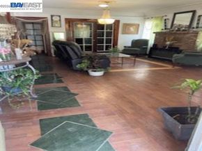 847 W 81St St, Los Angeles CA 90044