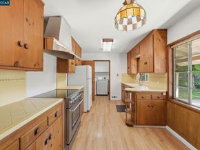 22 Irving Ln, Orinda CA 94563