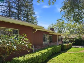 22 Irving Ln, Orinda CA 94563
