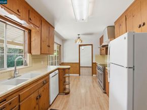 22 Irving Ln, Orinda CA 94563