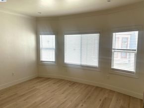 528 41St St, Oakland CA 94609