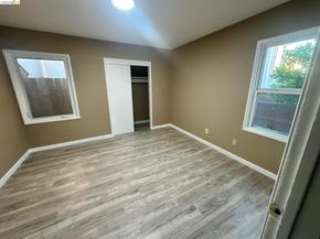 1075 47Th St, Emeryville CA 94608