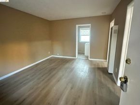 1075 47Th St, Emeryville CA 94608